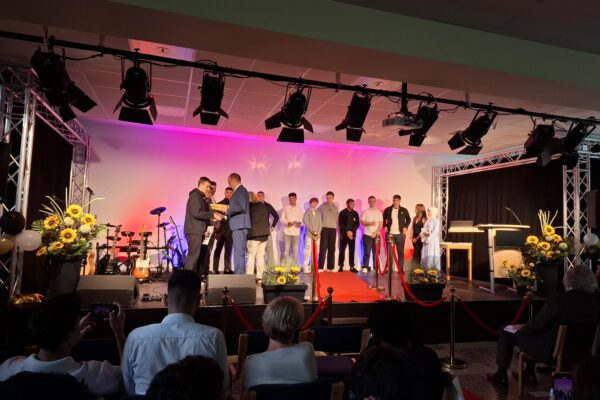 Zeugnisvergabe in der Berufseinstiegsschule
