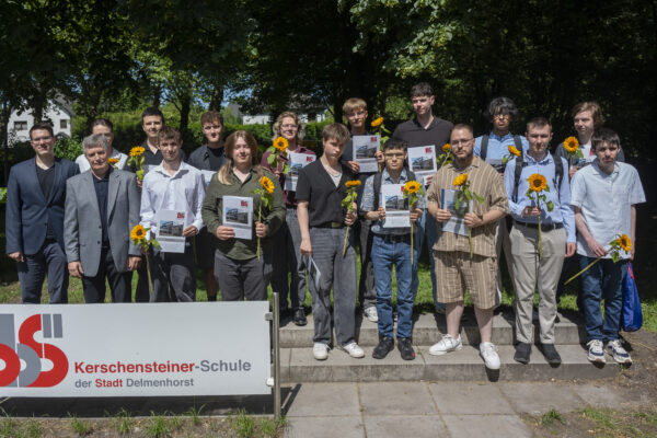 Assistenzberufe in der Pflege und Informatik erhalten Abschlüsse